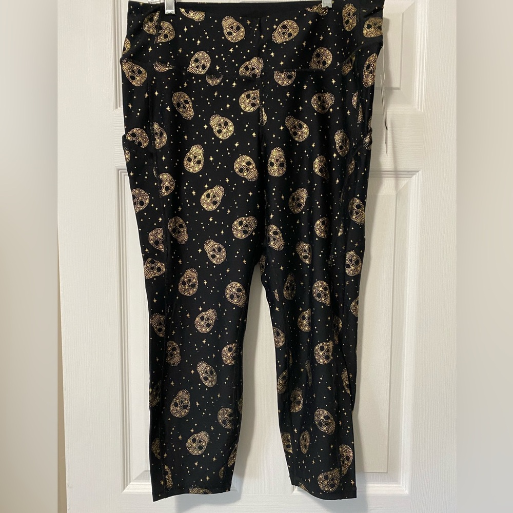 Brand New w/tags active wear cropped hug rise leggings